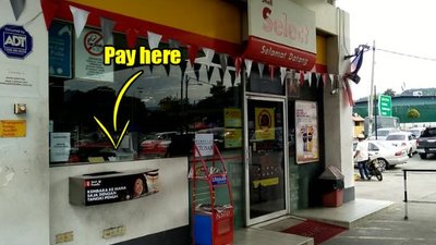我在马来西亚开车加油和路边停车要去哪里以及怎么给钱？