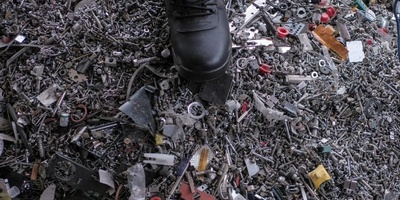 马来西亚环保移民局突击电子废料联合行动